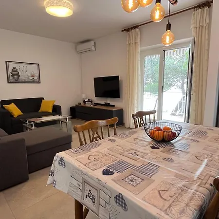 Apartment Sidus Maris, Spacious Seaside With Free Parking *