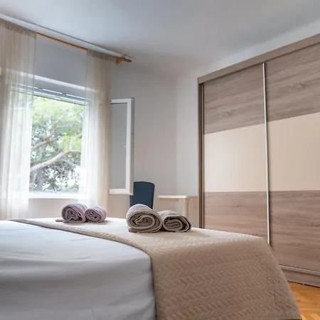 Sidus Maris, Spacious Seaside With Free Parking Martinscica (Cres)