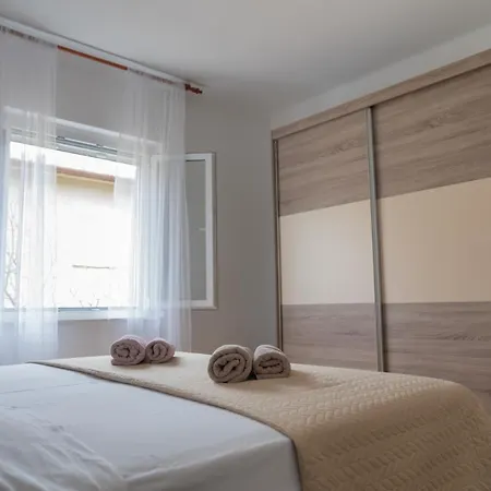 Apartman Sidus Maris, Spacious Seaside With Free Parking