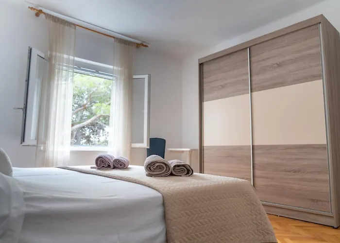 Sidus Maris, Spacious Seaside With Free Parking Мартиншчица