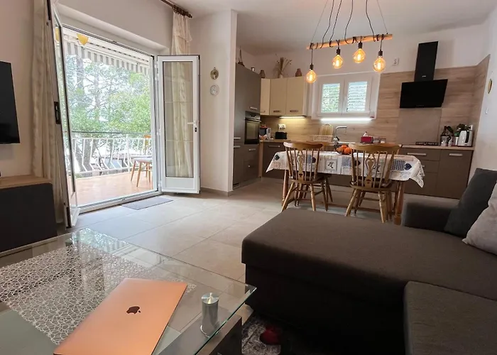 Апартаменты Sidus Maris, Spacious Seaside With Free Parking Мартиншчица