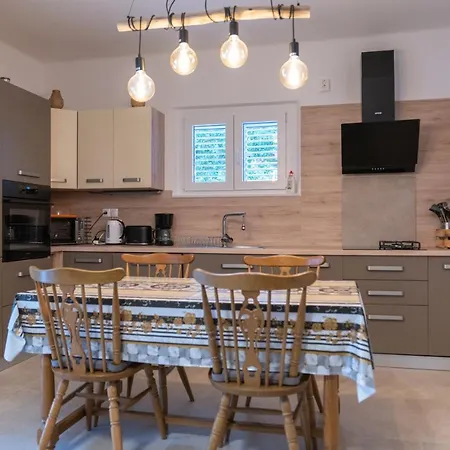 Sidus Maris, Spacious Seaside With Free Parking *