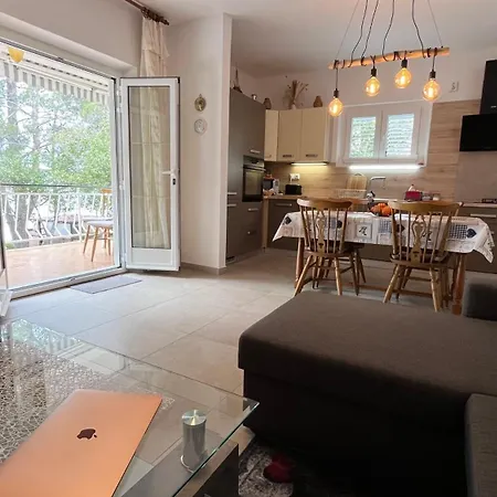 Apartament Sidus Maris, Spacious Seaside With Free Parking Martinšćica